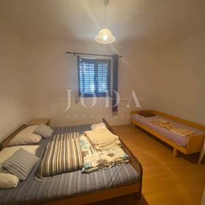 Obiteljska kuća sa tri stana,POREČ okolica