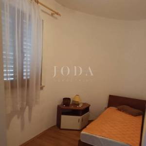 Obiteljska kuća sa tri stana,POREČ okolica