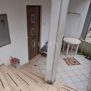 Obiteljska kuća sa tri stana,POREČ okolica