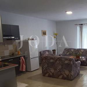 Obiteljska kuća sa tri stana,POREČ okolica