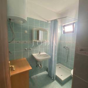 Obiteljska kuća sa tri stana,POREČ okolica