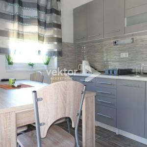 Okolica Senja, nova kuća s bazenom 