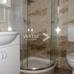 Okolica Senja, nova kuća s bazenom 