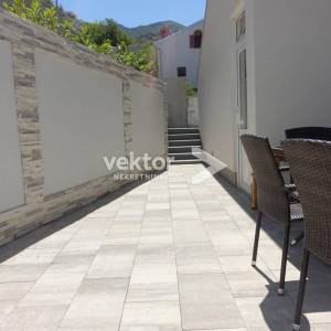 Okolica Senja, nova kuća s bazenom 