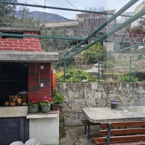 Omiš Stanići kuća 200 m2 - 120m od mora - otvoren pogled