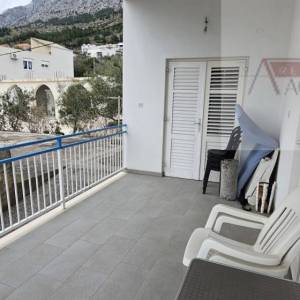 Omiš Stanići kuća 200 m2 - 120m od mora - otvoren pogled