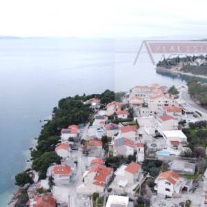 Omiš Stanići kuća 200 m2 - 120m od mora - otvoren pogled