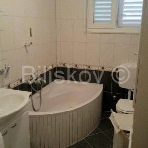 Omiška rivijera, Ruskamen - kuća s garažom