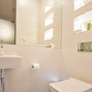 Opatija, atraktivan stan s pogledom na more i osiguranim parkingom