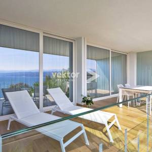 Opatija, atraktivan stan s pogledom na more i osiguranim parkingom