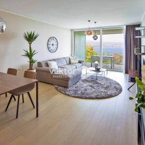 Opatija, atraktivan stan s pogledom na more i osiguranim parkingom