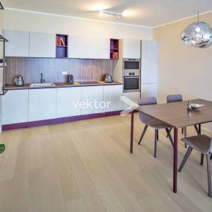 Opatija, atraktivan stan s pogledom na more i osiguranim parkingom