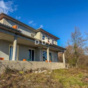 OPATIJA, BREGI - idealna vila u blizini mjesta Opatija, skoro dovršena, pogled na more i prekrasna okućnica