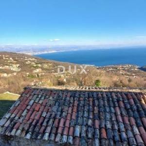 OPATIJA, IČIĆI, POLJANE- građevinsko zemljište s kućom za adaptaciju i predivnim pogledom na more i otoke