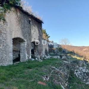 OPATIJA, IČIĆI, POLJANE- građevinsko zemljište s kućom za adaptaciju i predivnim pogledom na more i otoke