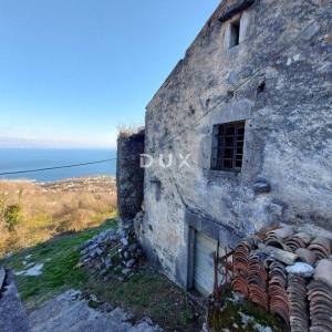 OPATIJA, IČIĆI, POLJANE- građevinsko zemljište 2231m2 s 3 kuće starine 250m2 s panoramskim pogledom na more 