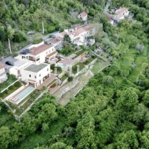 OPATIJA, IČIĆI, POLJANE- građevinsko zemljište 2231m2 s 3 kuće starine 250m2 s panoramskim pogledom na more 
