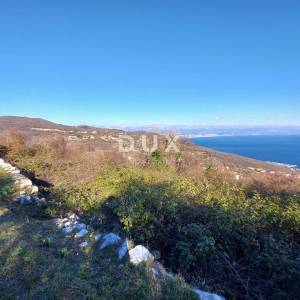 OPATIJA, IČIĆI, POLJANE- građevinsko zemljište 2231m2 s 3 kuće starine 250m2 s panoramskim pogledom na more 
