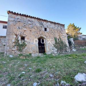 OPATIJA, IČIĆI, POLJANE- građevinsko zemljište 2231m2 s 3 kuće starine 250m2 s panoramskim pogledom na more 