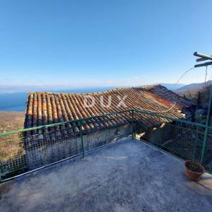 OPATIJA, IČIĆI, POLJANE- građevinsko zemljište 2231m2 s 3 kuće starine 250m2 s panoramskim pogledom na more 