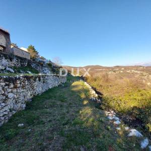 OPATIJA, IČIĆI, POLJANE- građevinsko zemljište 2231m2 s 3 kuće starine 250m2 s panoramskim pogledom na more 