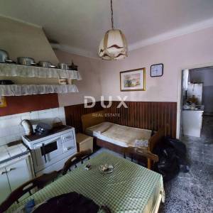 OPATIJA, IČIĆI, POLJANE- građevinsko zemljište 2231m2 s 3 kuće starine 250m2 s panoramskim pogledom na more 