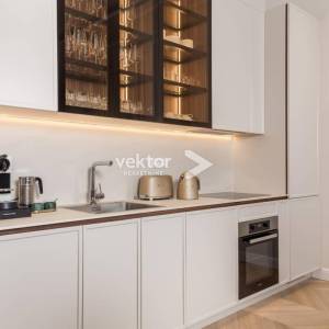 Opatija, luksuzan apartman, svega nekoliko koraka do mora