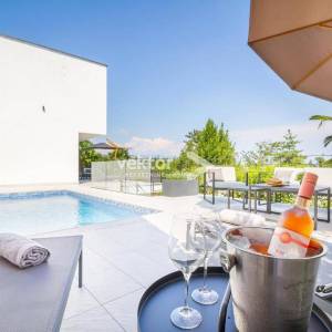 Opatija, moderna vila s grijanim bazenom