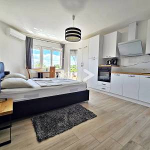 Opatija, okolica, atraktivna kuća s bazenom, idealna za investiciju