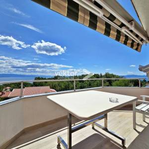 Opatija, okolica, atraktivna kuća s bazenom, idealna za investiciju