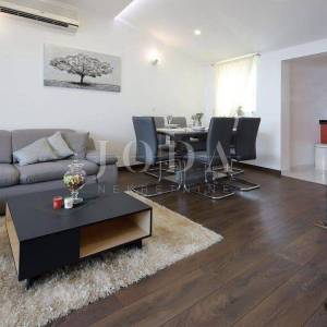 Opatija, okolica, dvoetažni stan s pogledom na more