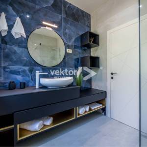 Opatija, okolica, moderna novogradnja s bazenom i pogledom na more