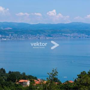 Opatija, okolica, moderna novogradnja s bazenom i pogledom na more