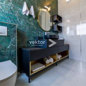 Opatija, okolica, moderna novogradnja s bazenom i pogledom na more