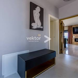 Opatija, okolica, moderna novogradnja s bazenom i pogledom na more