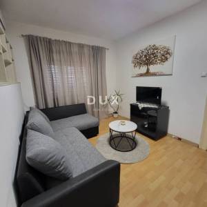 OPATIJA, VOLOSKO - Stan 75m2 odmah do mora, 2S+DB, 1.kat, terasa, parking+okoliš 400m2 za najam