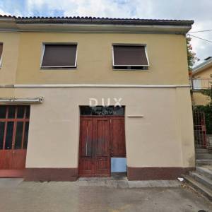OPATIJA, VOLOSKO - Stan 75m2 odmah do mora, 2S+DB, 1.kat, terasa, parking+okoliš 400m2 za najam