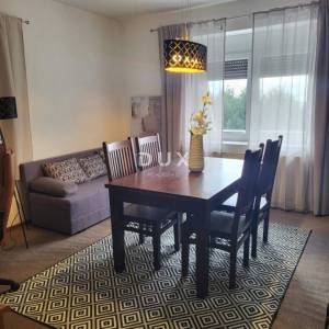 OPATIJA, VOLOSKO - Stan 75m2 odmah do mora, 2S+DB, 1.kat, terasa, parking+okoliš 400m2 za najam