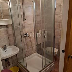 Opremljena Konoba sa terasom te stanom,BRTONIGLA