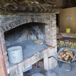 Opremljena Konoba sa terasom te stanom,BRTONIGLA