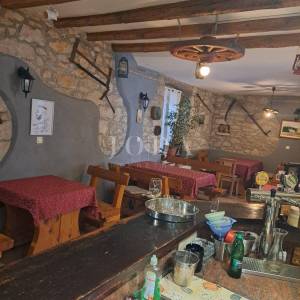 Opremljena Konoba sa terasom te stanom,BRTONIGLA