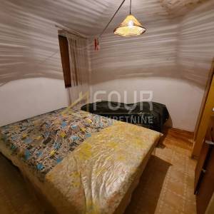 Otok Cres, Cres, stan u staroj jezgri, 44m2, 2s+db, 60m do mora