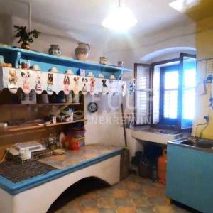 Otok Cres, Cres, stan u staroj jezgri, 44m2, 2s+db, 60m do mora