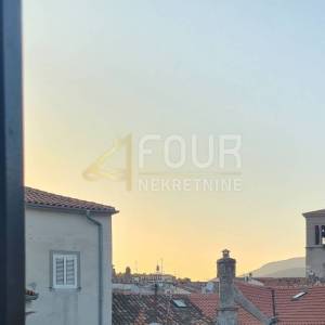 Otok Cres, Cres, stan u staroj jezgri, 44m2, 2s+db, 60m do mora