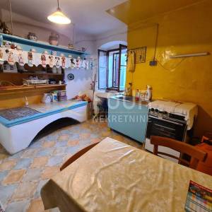 Otok Cres, Cres, stan u staroj jezgri, 44m2, 2s+db, 60m do mora