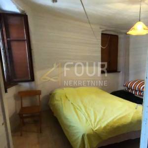 Otok Cres, Cres, stan u staroj jezgri, 44m2, 2s+db, 60m do mora