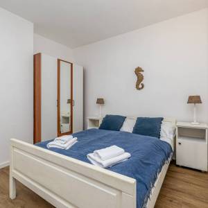 OTOK KRK, BAŠKA - Novouređen dvosobni stan s terasom