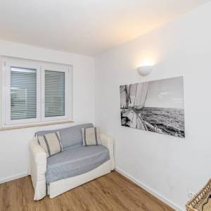 OTOK KRK, BAŠKA - Novouređen dvosobni stan s terasom