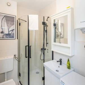 OTOK KRK, BAŠKA - Novouređen dvosobni stan s terasom