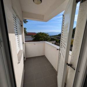 OTOK KRK, Baška - Stan s parkingom i pogledom na more